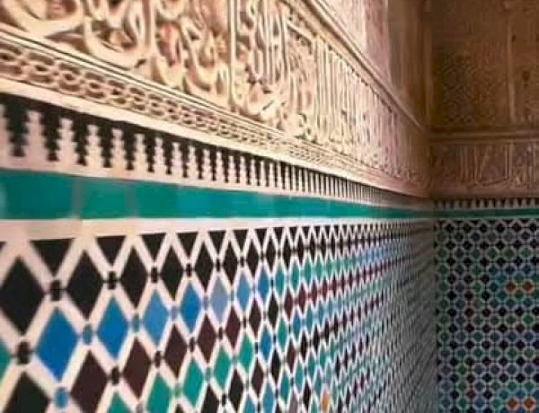 الاتصال السياحي المؤسسي: بين الترويج الفعّال وإدارة الصورة الذهنية للوجهات السياحية